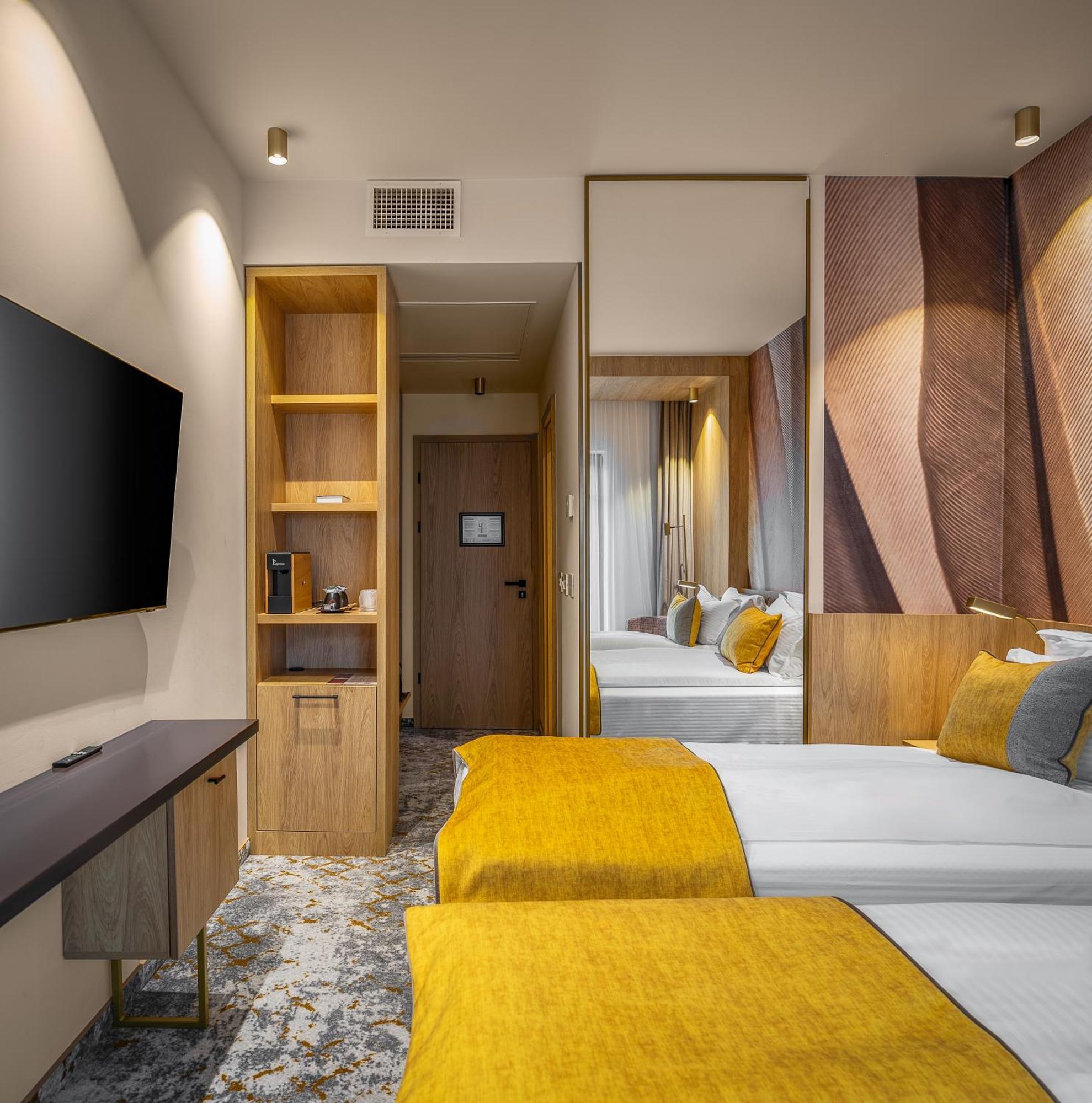 Hotel Branco Timişoara Buitenkant foto